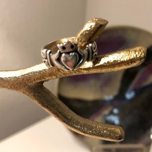 James Avery- Adorned Claddagh Ring 💍